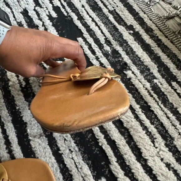 Tory Burch Tan Leather Sandals with Gold Disc - Picture 4 of 4